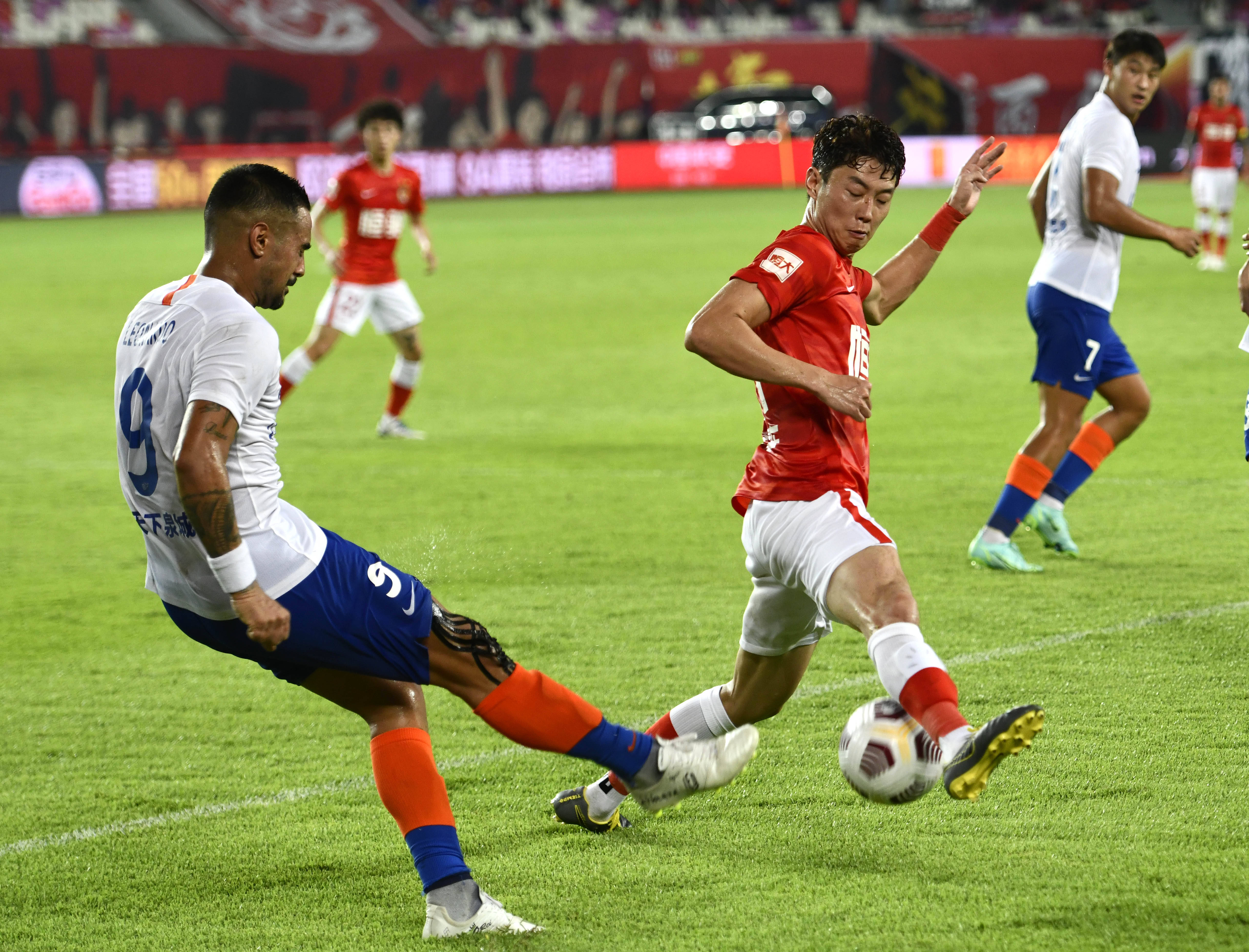 [NBA]夏普妙传 阿夫迪亚三分压哨命中